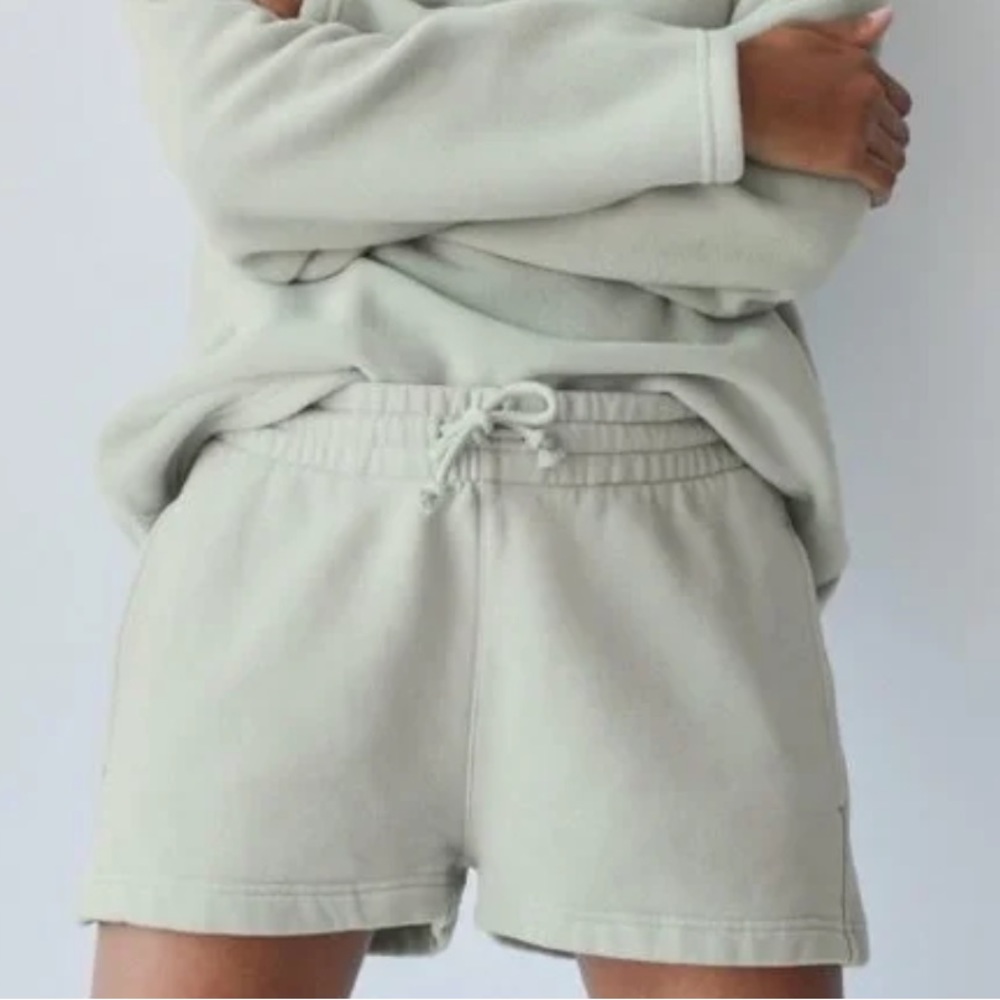 ARITZIA TNA Fleece Black Boyfriend Shorts Medium *Worn Once*